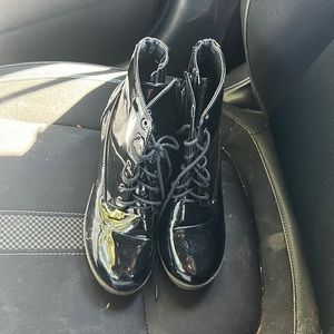 Black heeled boots
